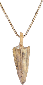 ROMAN ARROWHEAD PENDANT NECKLACE, C.100 BC