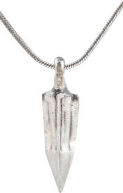 ROMAN ARROWHEAD PENDANT NECKLACE, C.100 BC