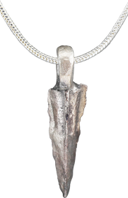 FINE ROMAN ARROWHEAD PENDANT NECKLACE, 100 BC-100 AD